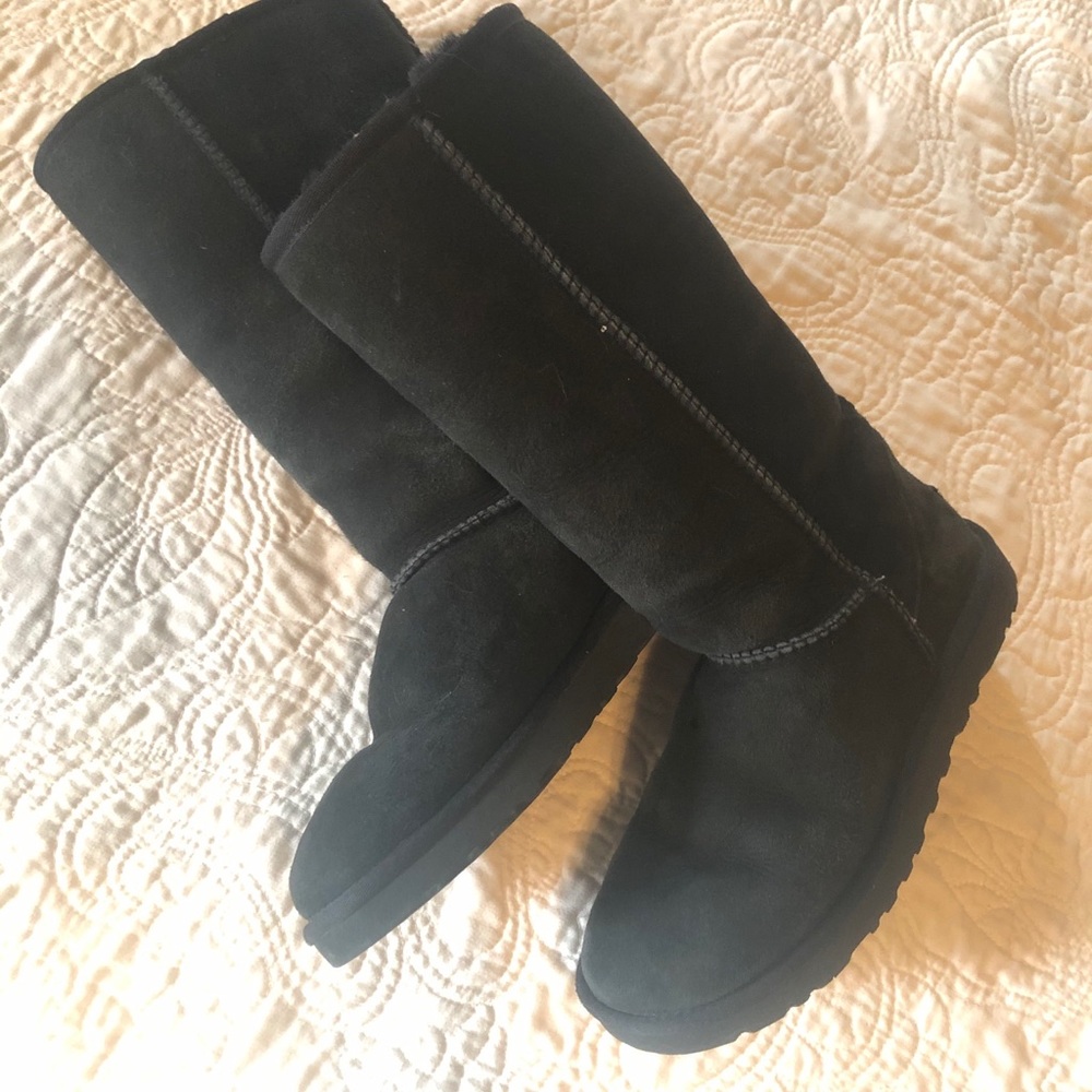 Black ugg boots